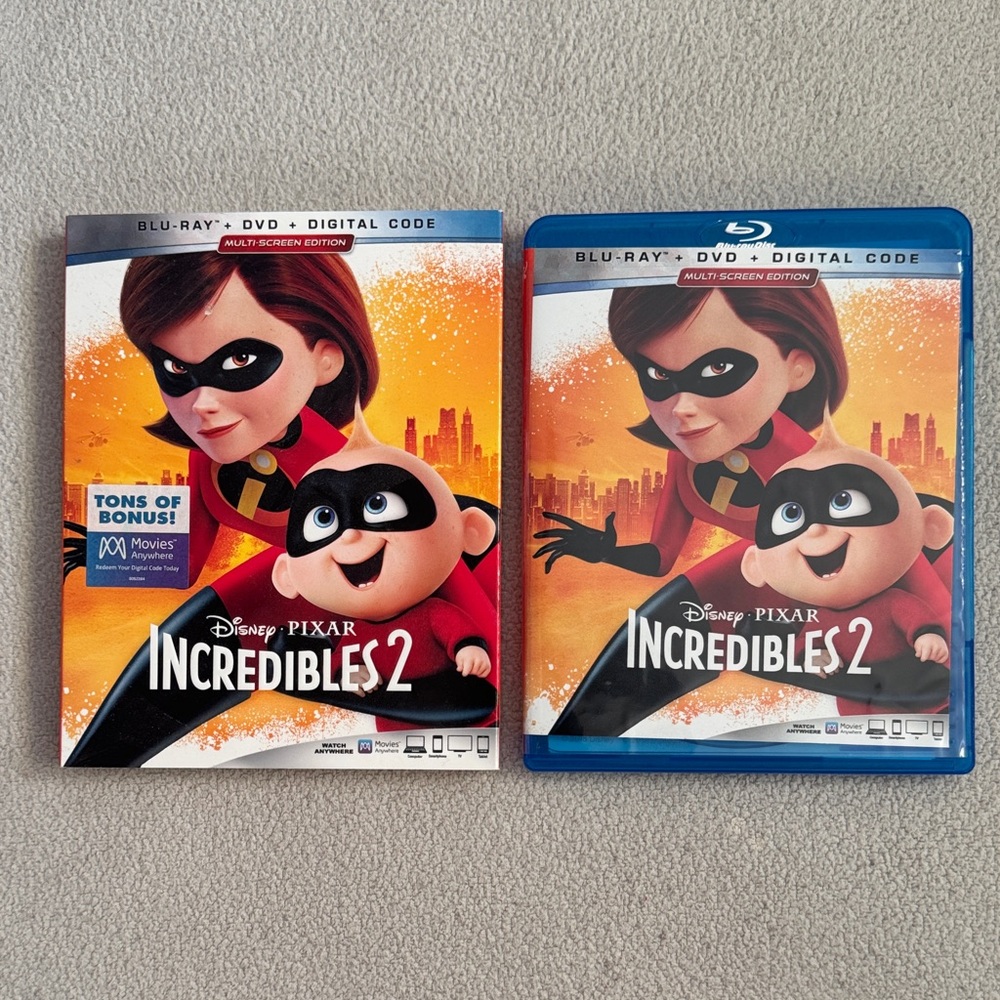 Disney Pixar The Incredibles & The Incredibles 2 DVD & BLU RAY Set - Picture 7 of 10
